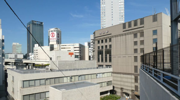 横浜駅直結の新設レジャー施設「アソビル」の屋上からのながめ