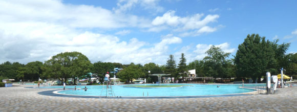 昭和記念公園のレインボープール・ガラガラのクローバープール